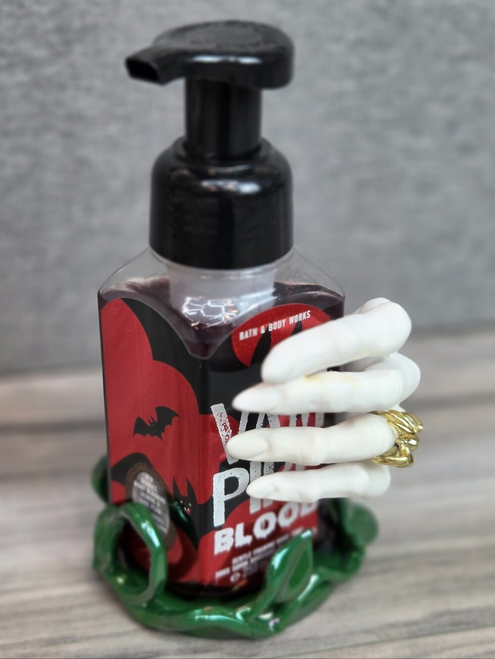 Bath & Body Works Ivy Hand Soap Holder – Halloween – NWT